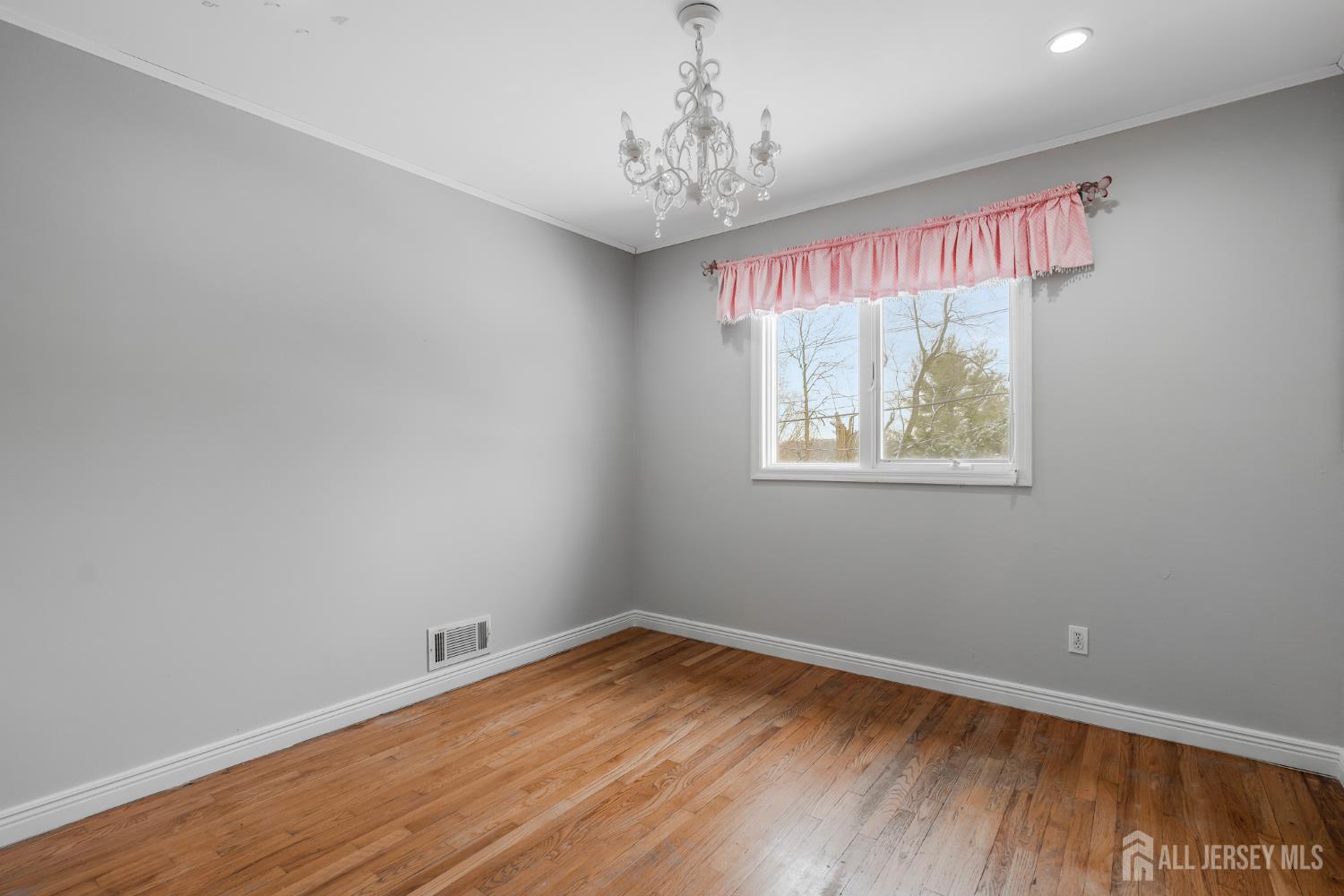 325 Colonia Boulevard Colonia, NJ 07067 - Photo 15 of 38