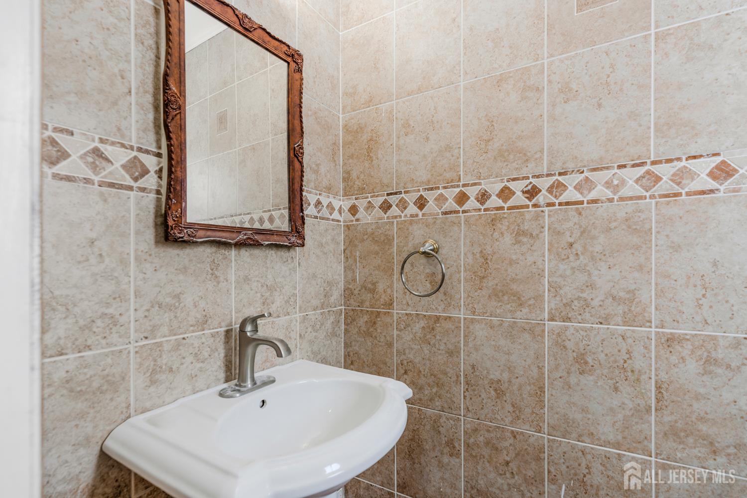 325 Colonia Boulevard Colonia, NJ 07067 - Photo 18 of 38
