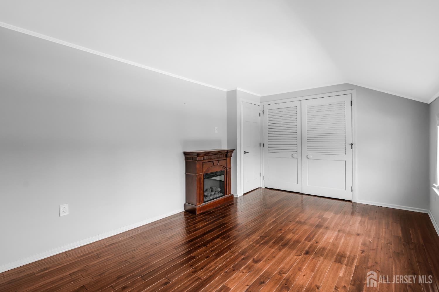 325 Colonia Boulevard Colonia, NJ 07067 - Photo 20 of 38