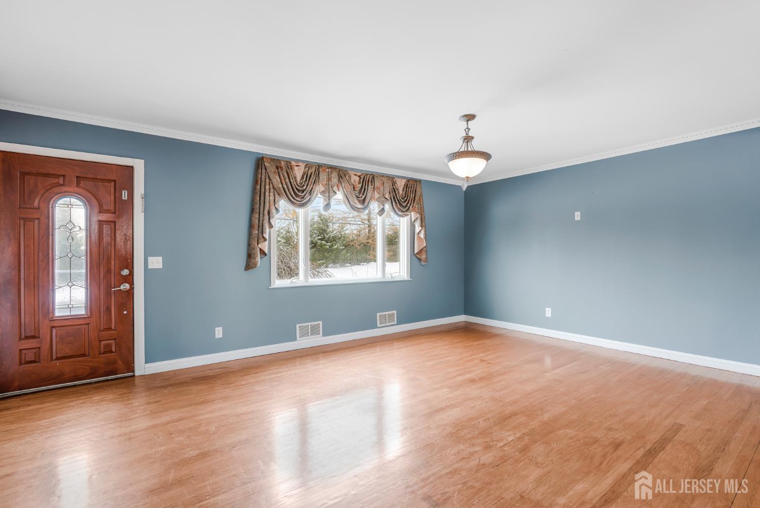 325 Colonia Boulevard Colonia, NJ 07067 - Photo 2 of 38