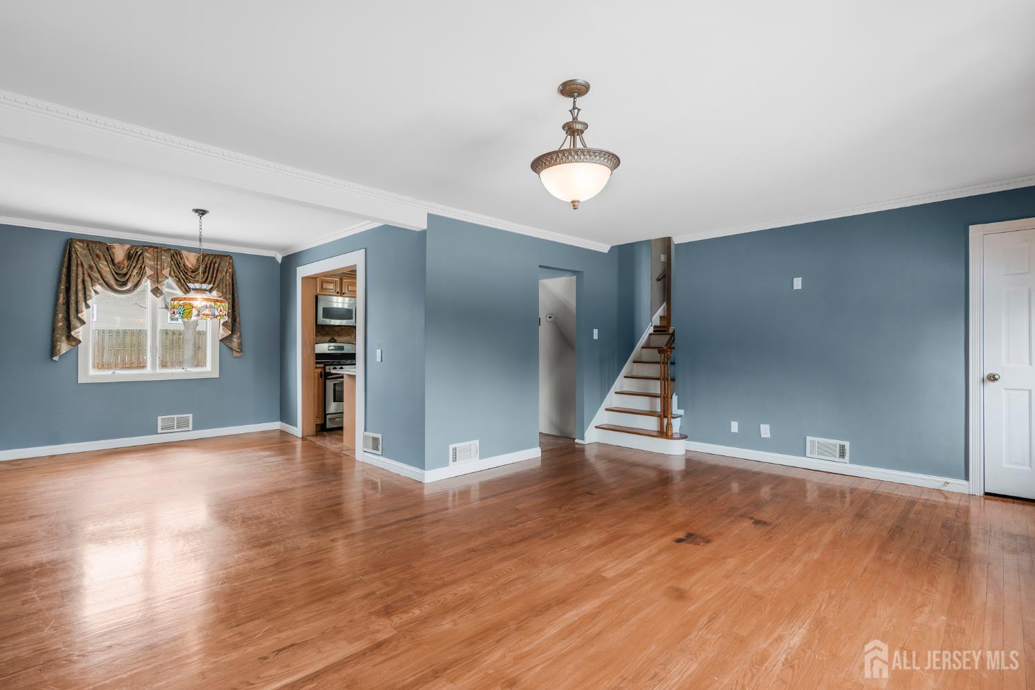 325 Colonia Boulevard Colonia, NJ 07067 - Photo 5 of 38