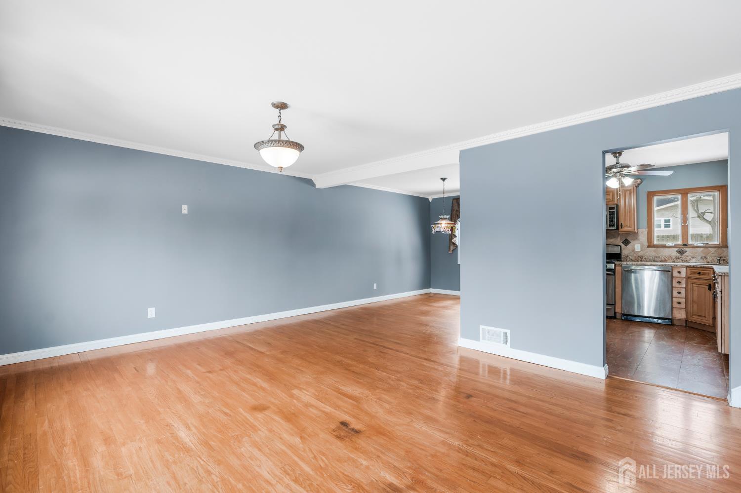 325 Colonia Boulevard Colonia, NJ 07067 - Photo 6 of 38