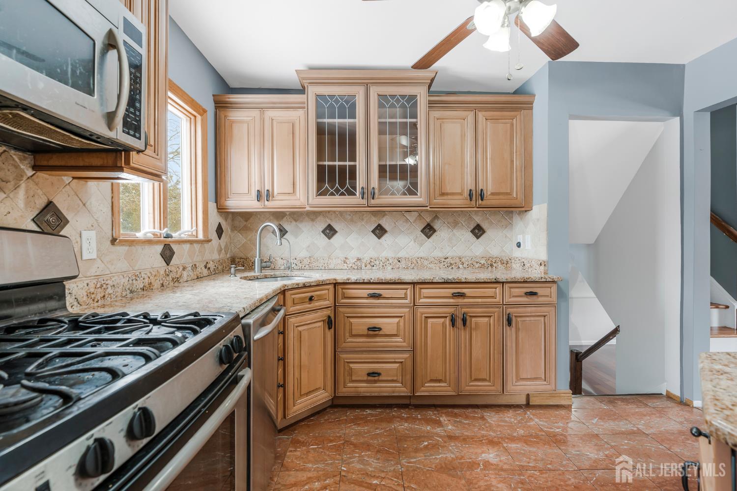 325 Colonia Boulevard Colonia, NJ 07067 - Photo 7 of 38