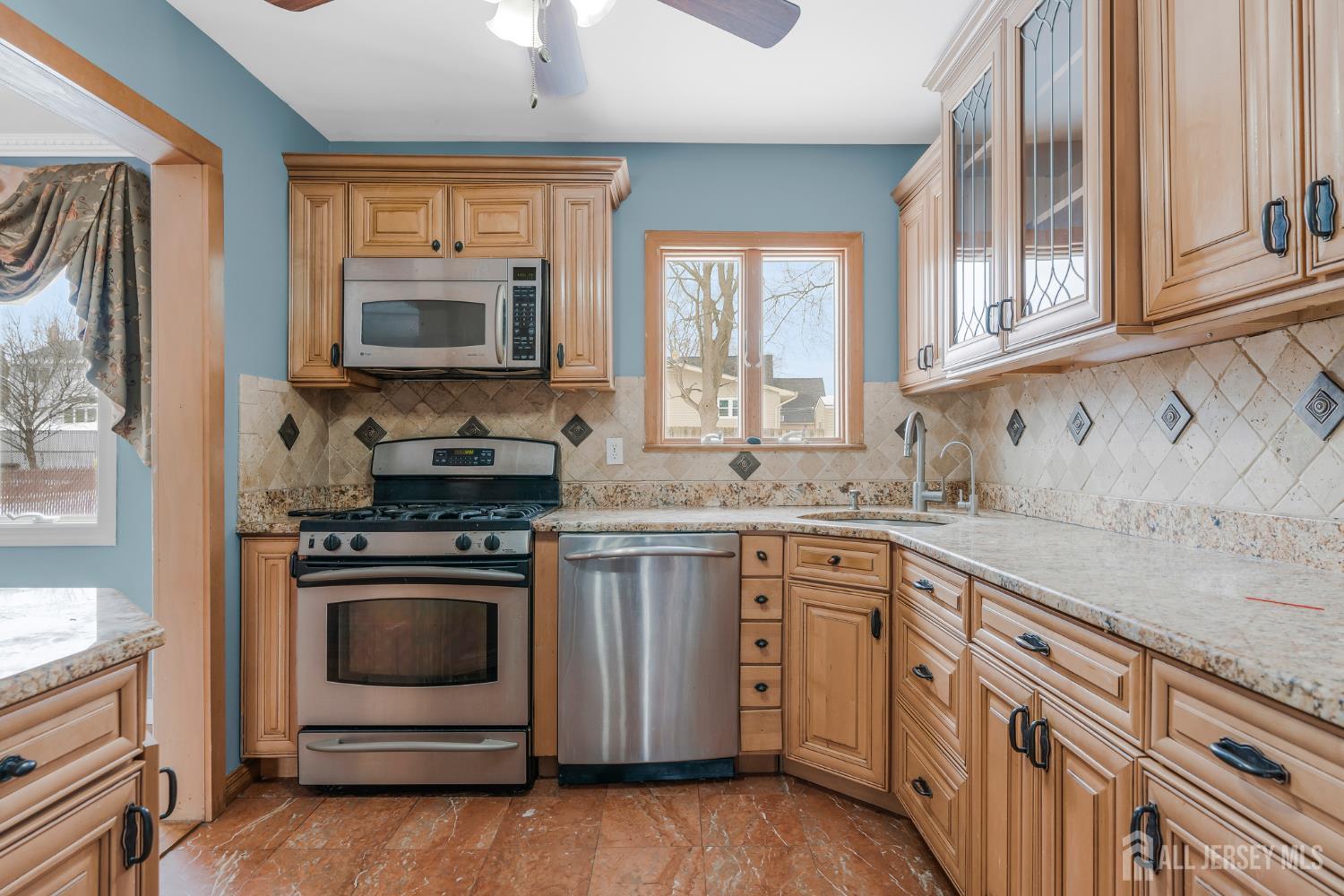 325 Colonia Boulevard Colonia, NJ 07067 - Photo 9 of 38