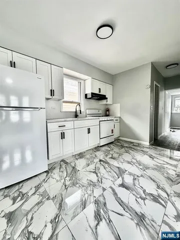 $2,600 | 1760 Winfield Street, Unit 2, Rahway, NJ 07065