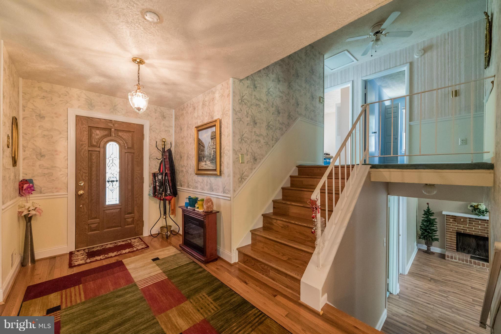 12309 Pueblo Road Gaithersburg, MD 20878 - Photo 2 of 18 Interior (General)
