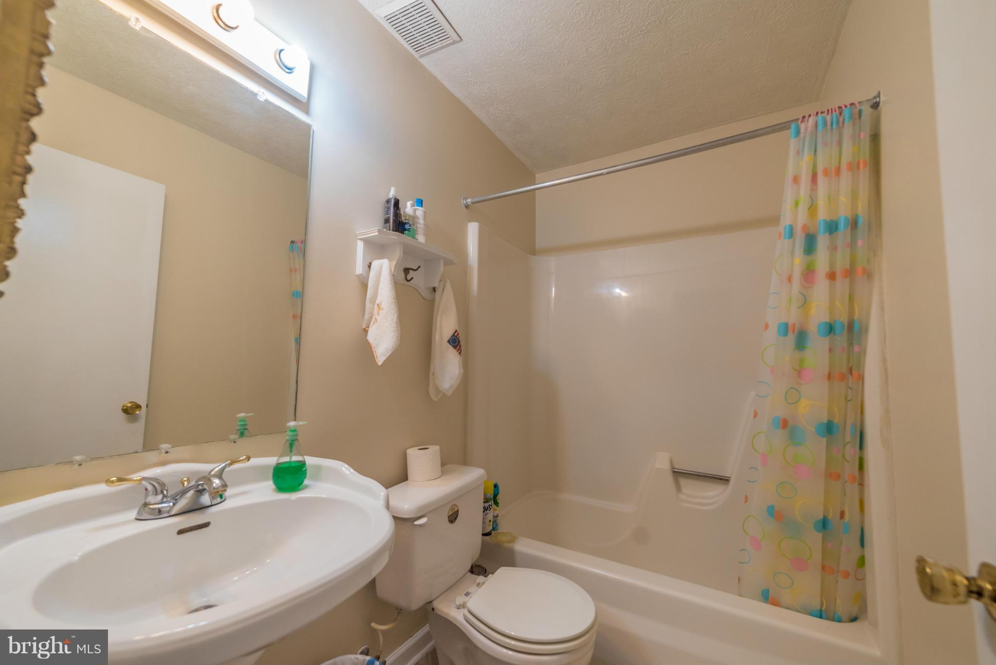 12309 Pueblo Road Gaithersburg, MD 20878 - Photo 14 of 18 Bath