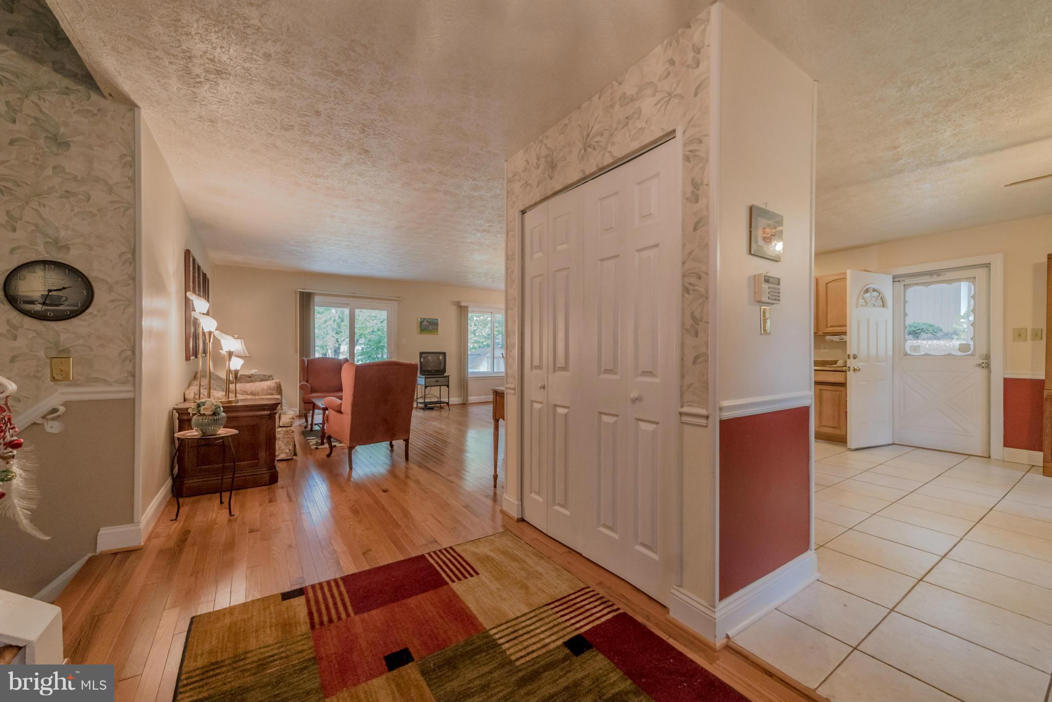 12309 Pueblo Road Gaithersburg, MD 20878 - Photo 3 of 18 Interior (General)