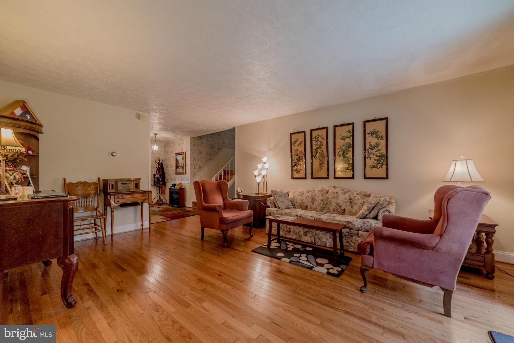 12309 Pueblo Road Gaithersburg, MD 20878 - Photo 5 of 18 Living Room