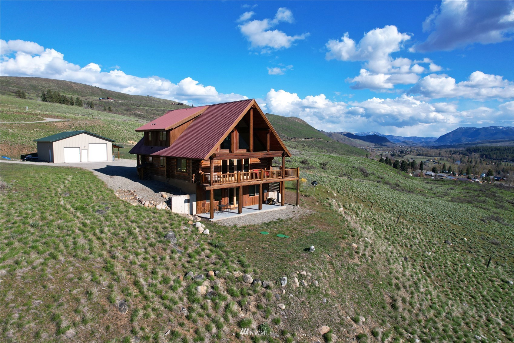 20 Pony Road Winthrop, WA 98862 - Photo 1 of 40 a view of a houses with a yard