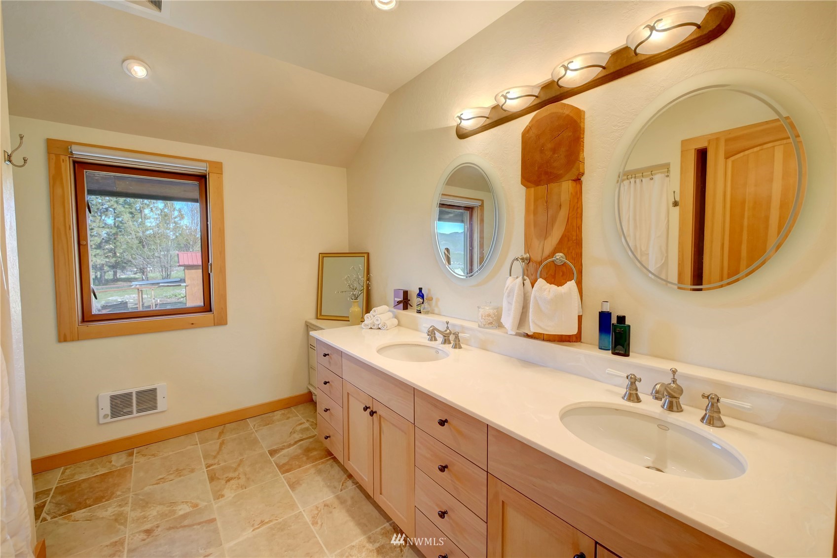 20 Pony Road Winthrop, WA 98862 - Photo 25 of 40 a spacious bathroom with a double vanity sink and a mirror