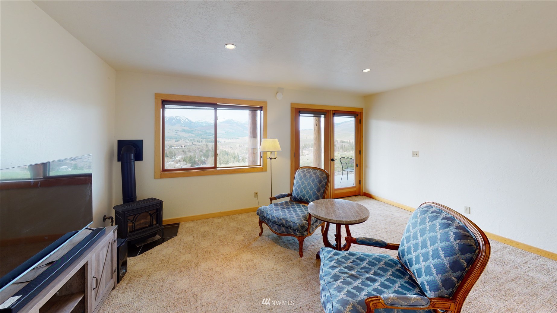 20 Pony Road Winthrop, WA 98862 - Photo 29 of 40 a living room with furniture and a window
