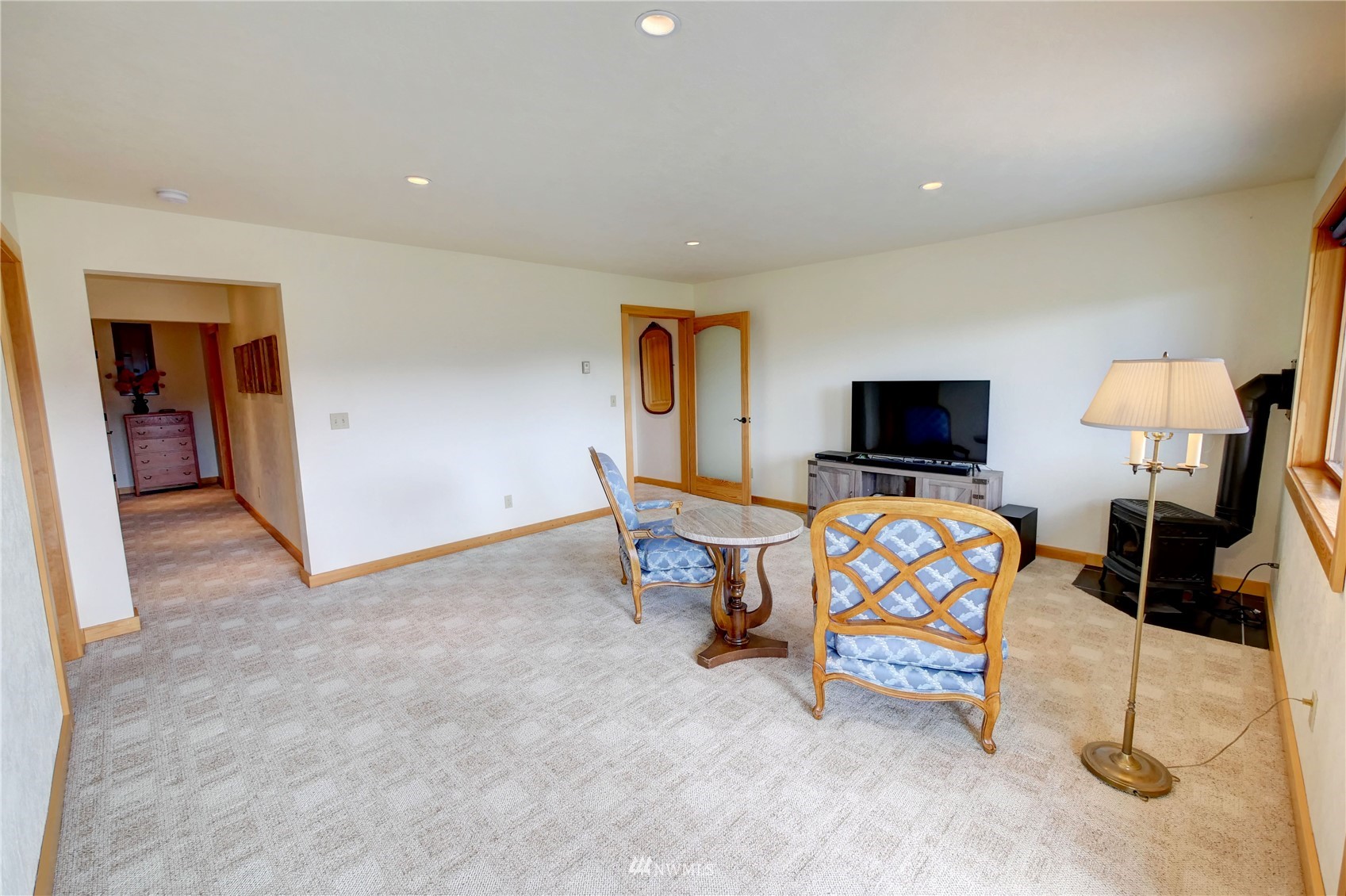 20 Pony Road Winthrop, WA 98862 - Photo 30 of 40 a living room with furniture and a flat screen tv
