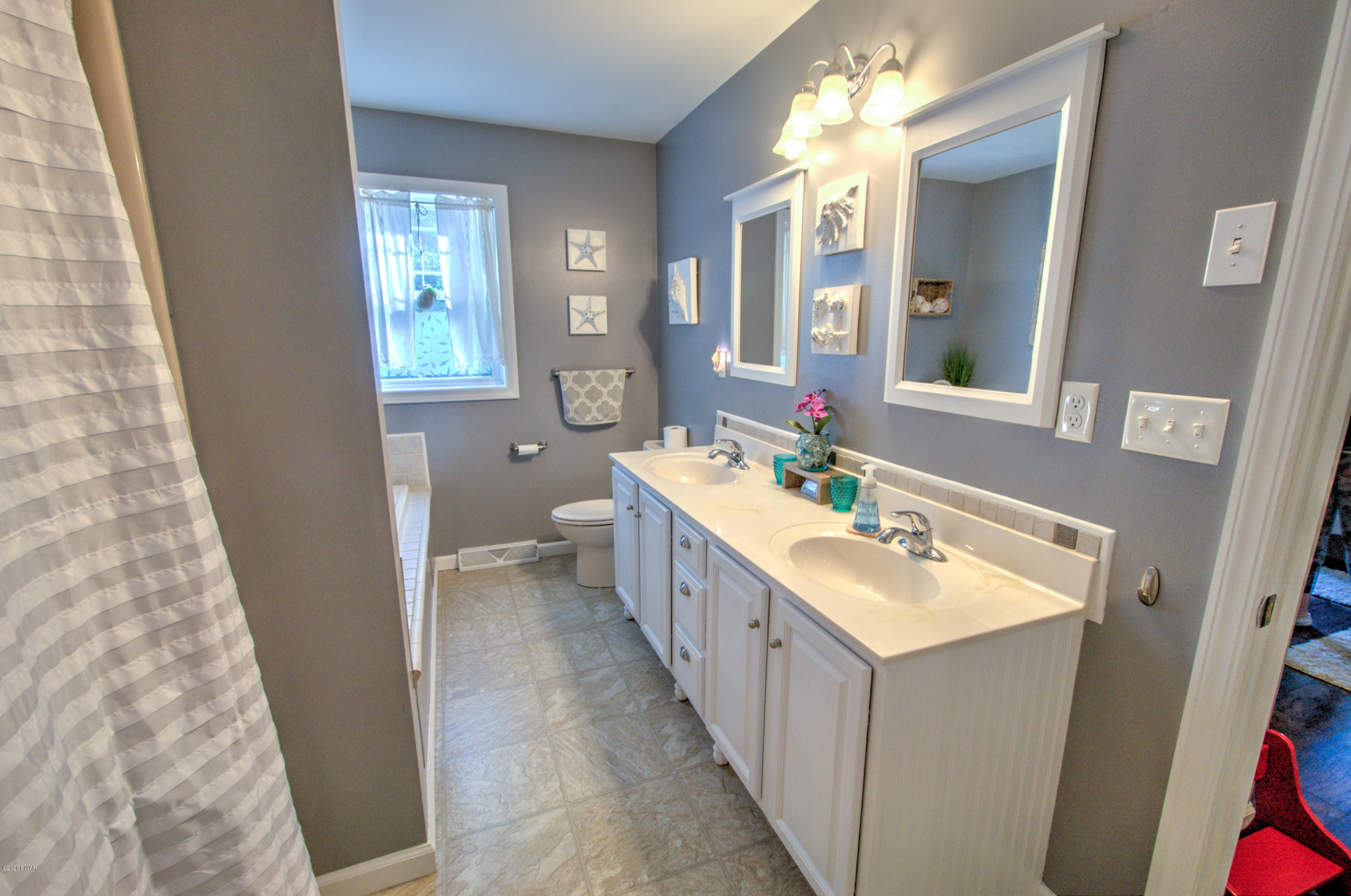 141 Beaverdam Road Tafton, PA 18464 - Photo 23 of 59 23-Bath2-master alt view