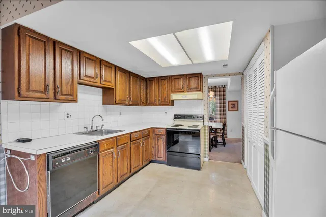 $285,000 | 15 Queen Anne Court, Marlton, NJ 08053