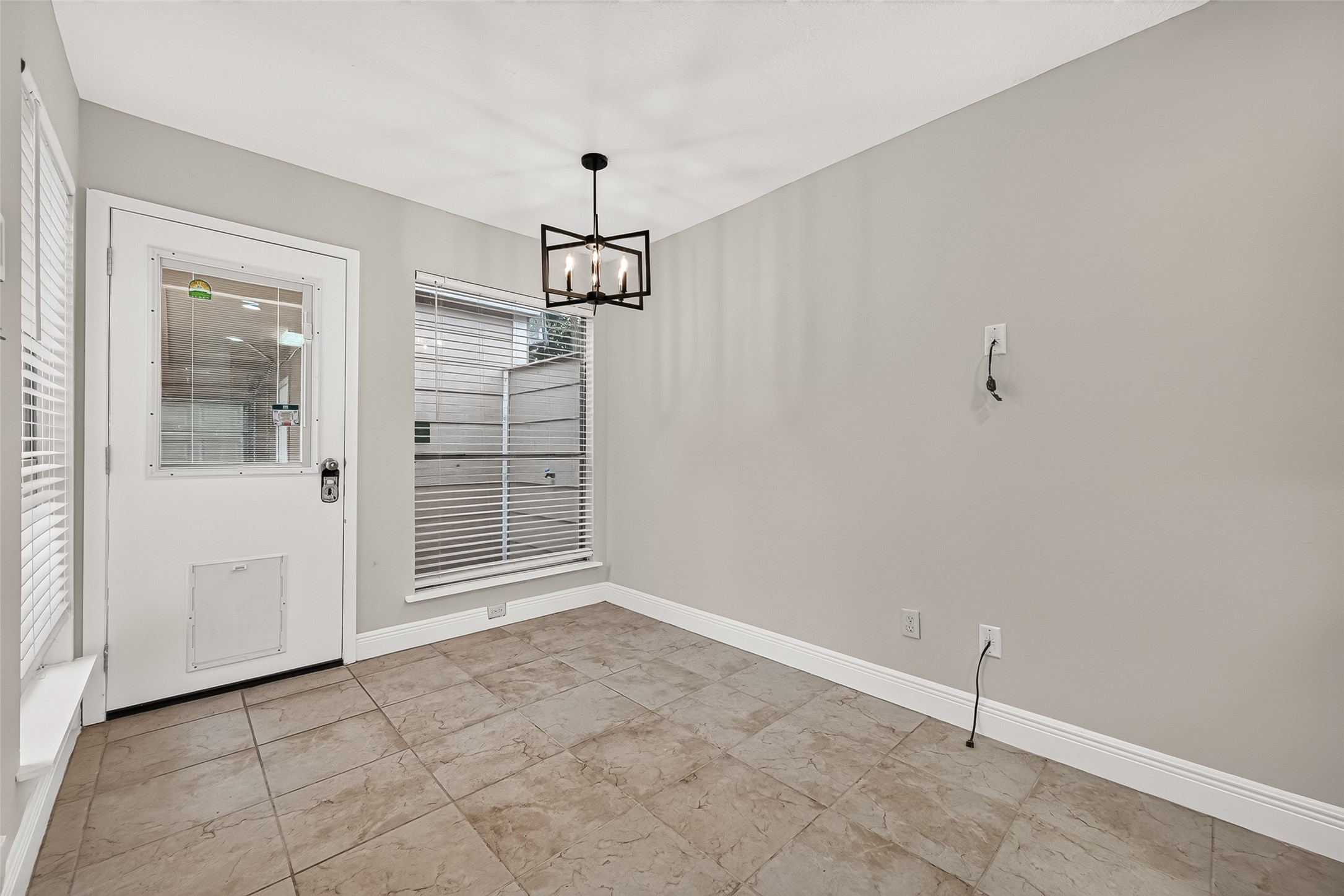 8142 Misty Ridge Lane Houston, TX 77071 - Photo 9 of 28 Gallery Image 9