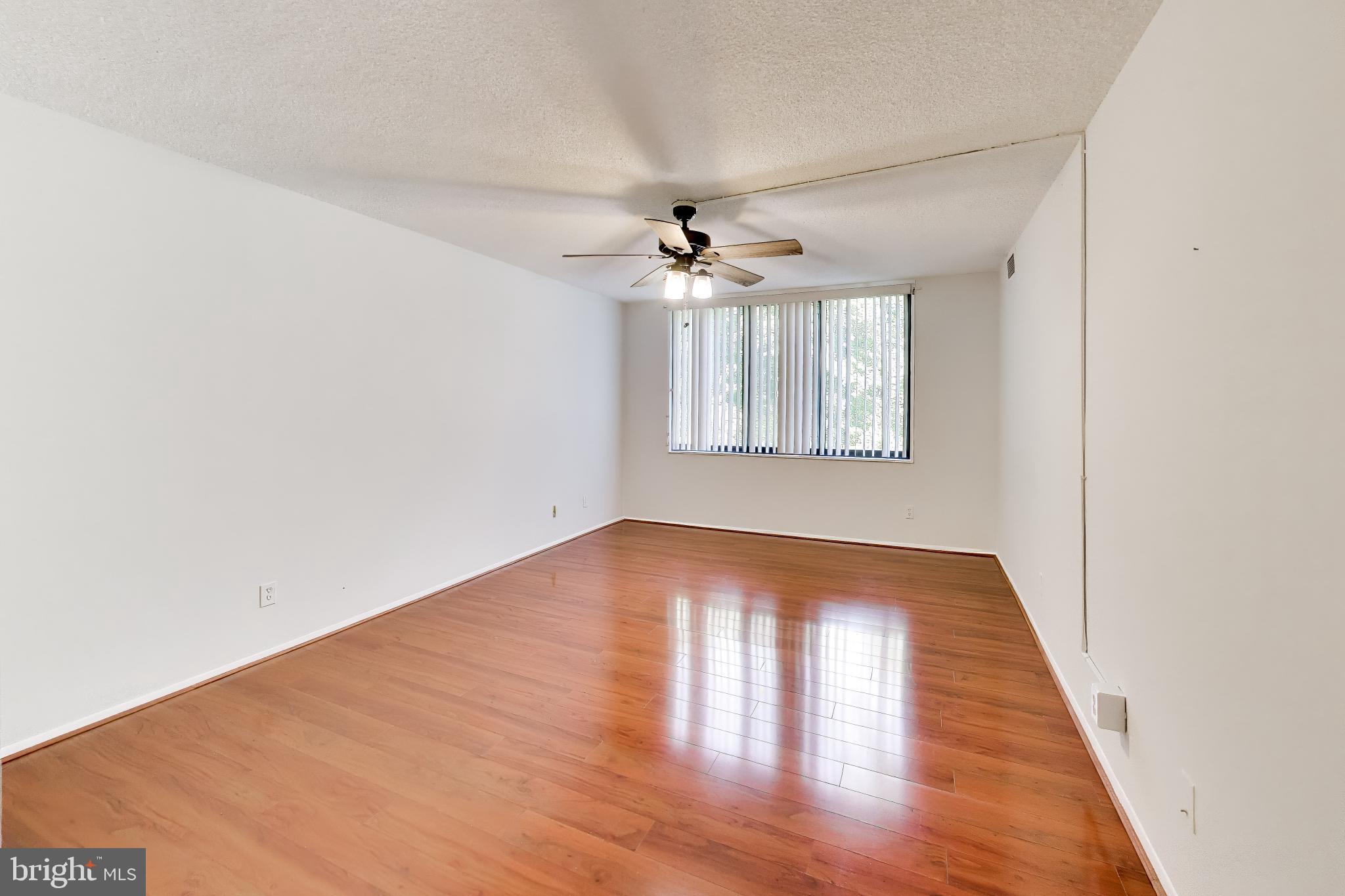 5225 Pooks Hill Road, Unit 220N Bethesda, MD 20814 - Photo 23 of 51 BEDROOM