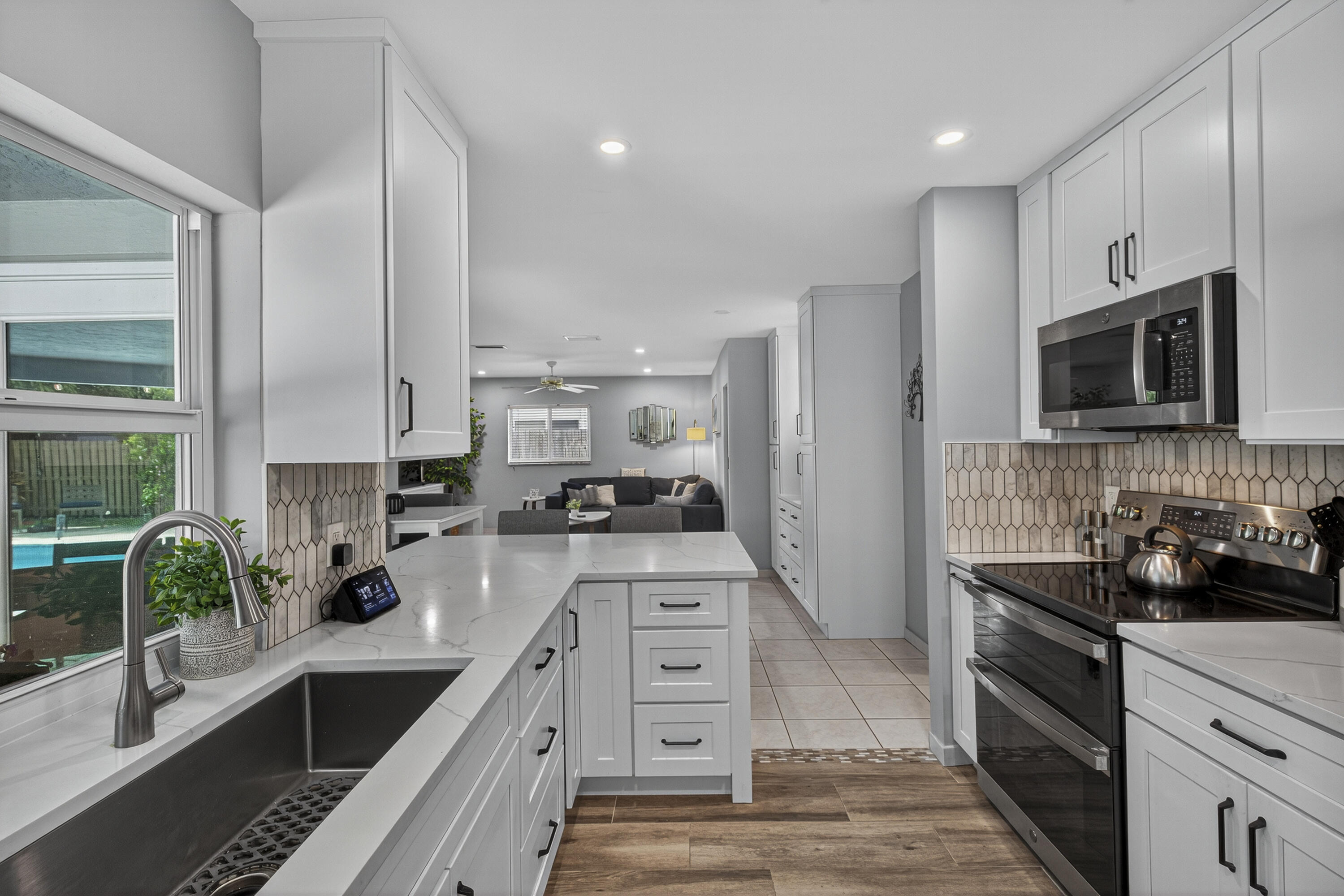 555 Northwest 15th Avenue Boca Raton, FL 33486 - Photo 3 of 31 Renovated Kitchen