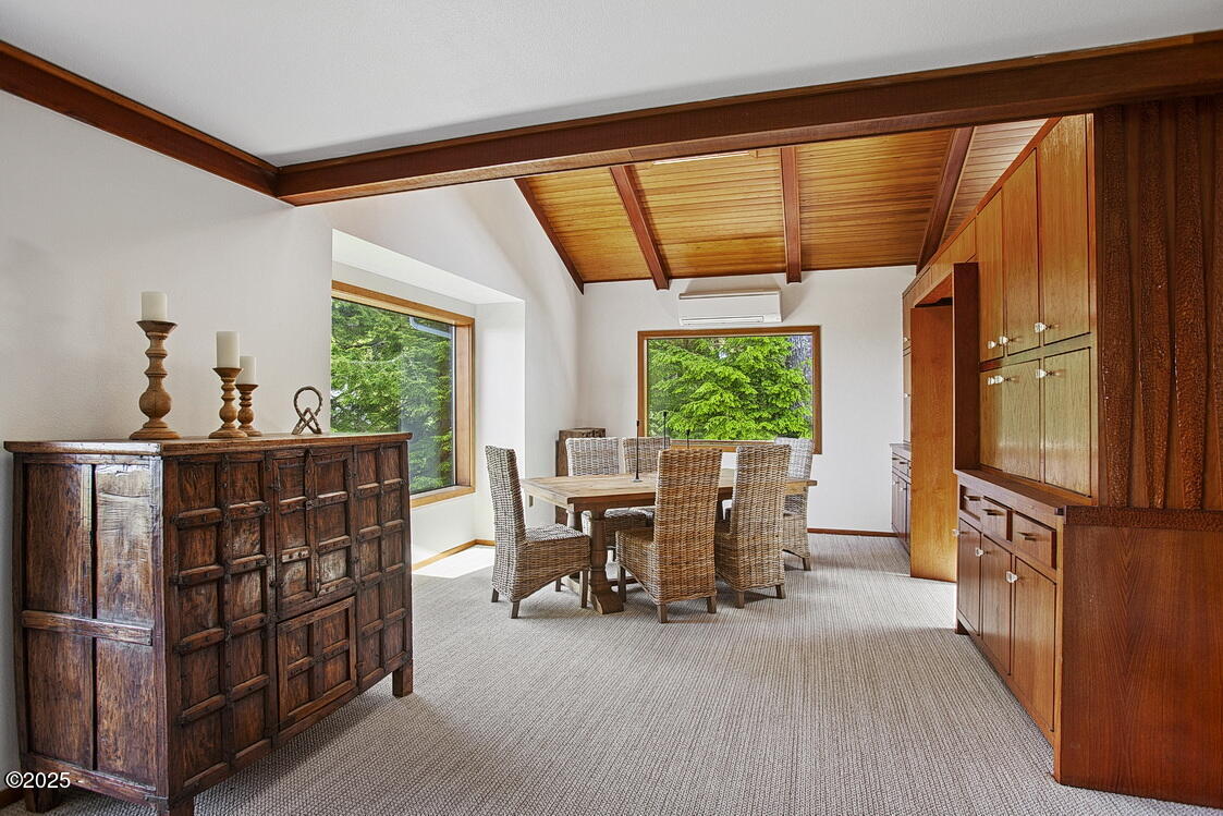 445 Summit View Lane Gleneden Beach, OR 97388 - Photo 8 of 67 Dining Area