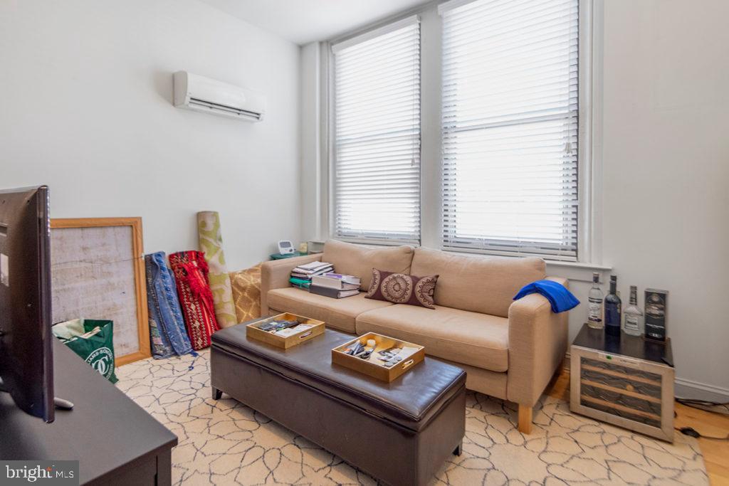 427 Monroe Street, Unit 404 Philadelphia, PA 19147 - Photo 4 of 10