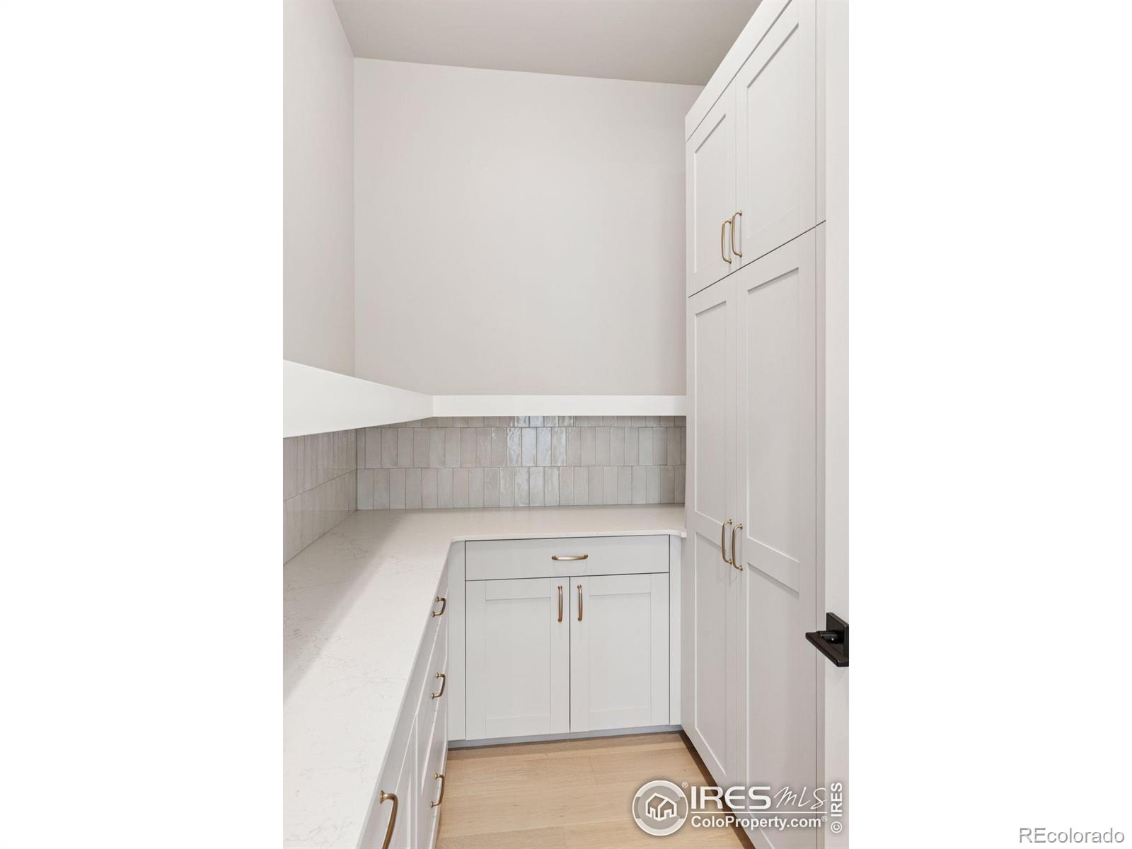 953 William Way Berthoud, CO 80513 - Photo 9 of 20 a bathroom with a sink and a mirror