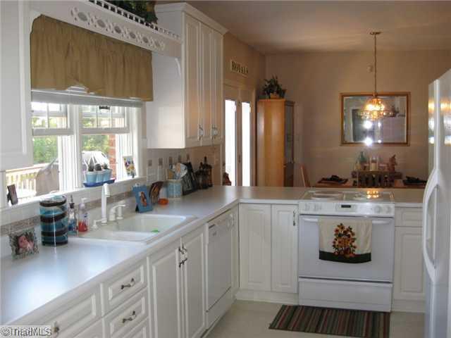 7135 Bethlehem Church Road Climax, NC 27233 - Photo 3 of 10 Dining Room.