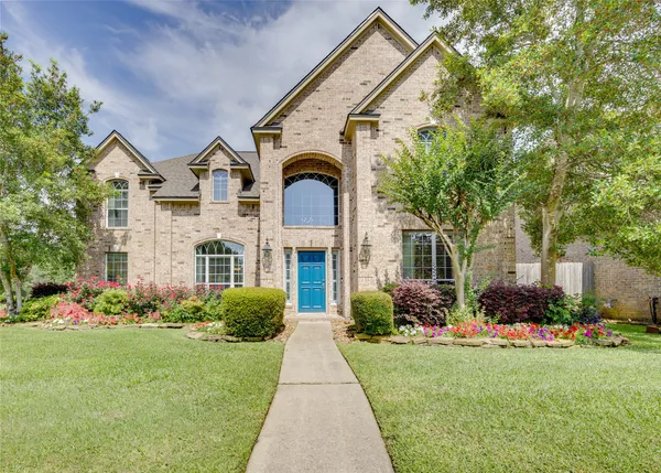 a front view of house with yard