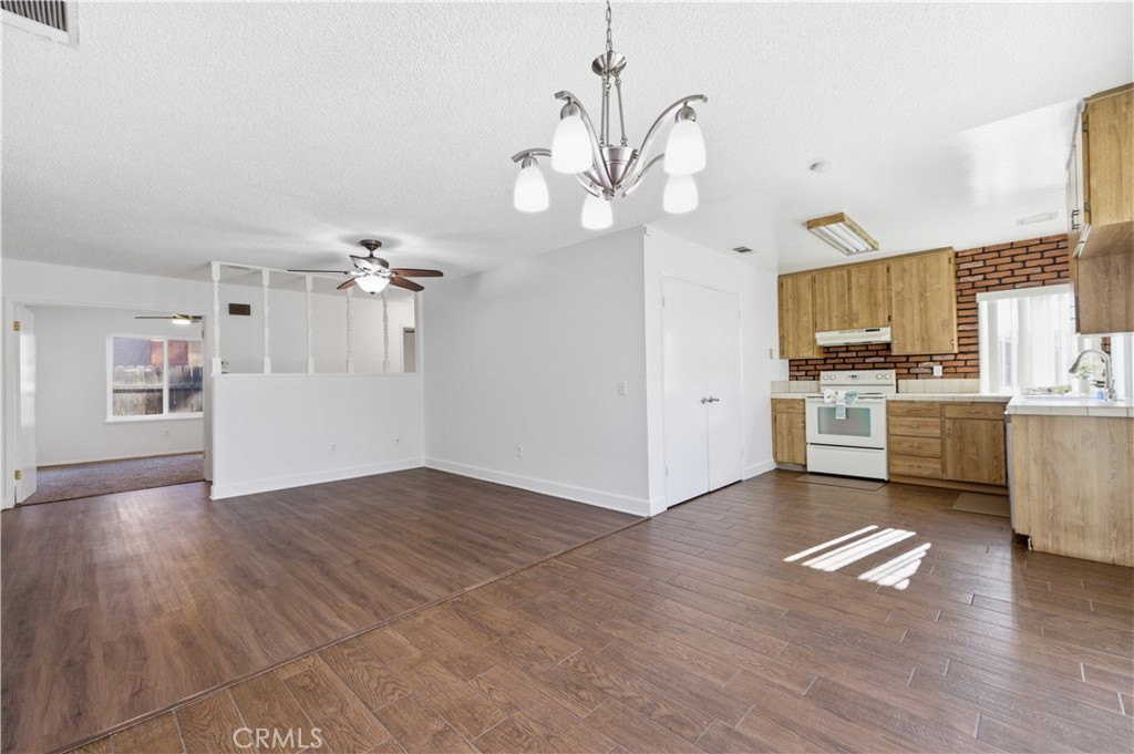7035 Batavia Way Riverside, CA 92503 - Photo 4 of 23 Gallery Image 4