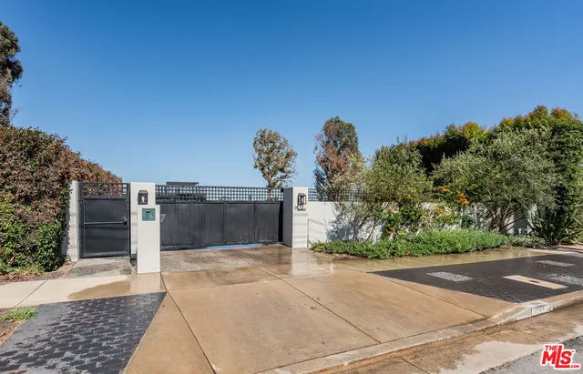 a view of a outdoor space