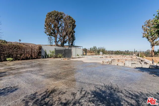 a view of a outdoor space