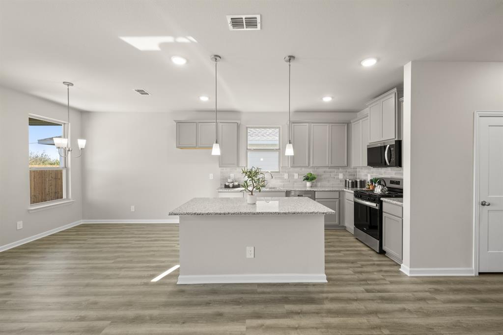 608 Godley Ranch Godley, TX 76044 - Photo 6 of 40 608 Godley Ranch- Kitchen-2