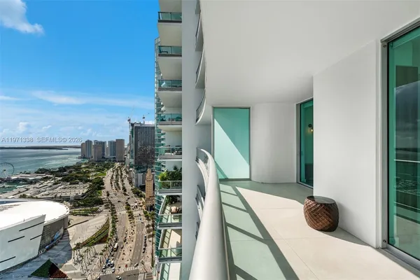 $13,250 | 900 Biscayne Boulevard, Unit 4202, Miami, FL 33132