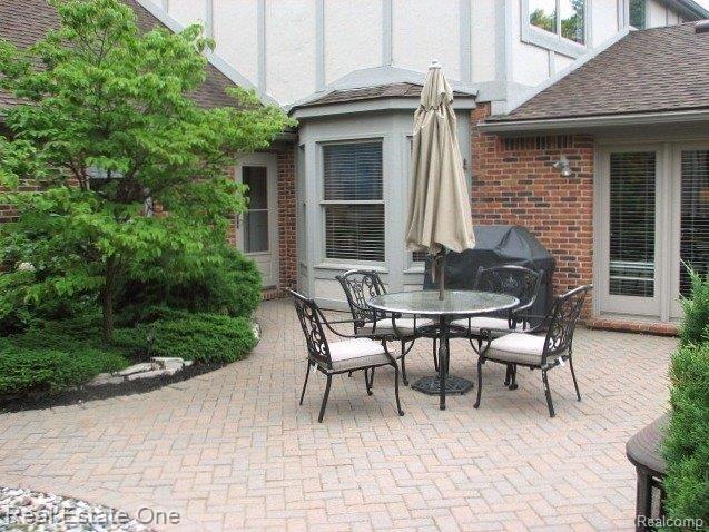 1097 Clopton Bridge Drive Rochester, MI 48306 - Photo 5 of 20 5 Patio
