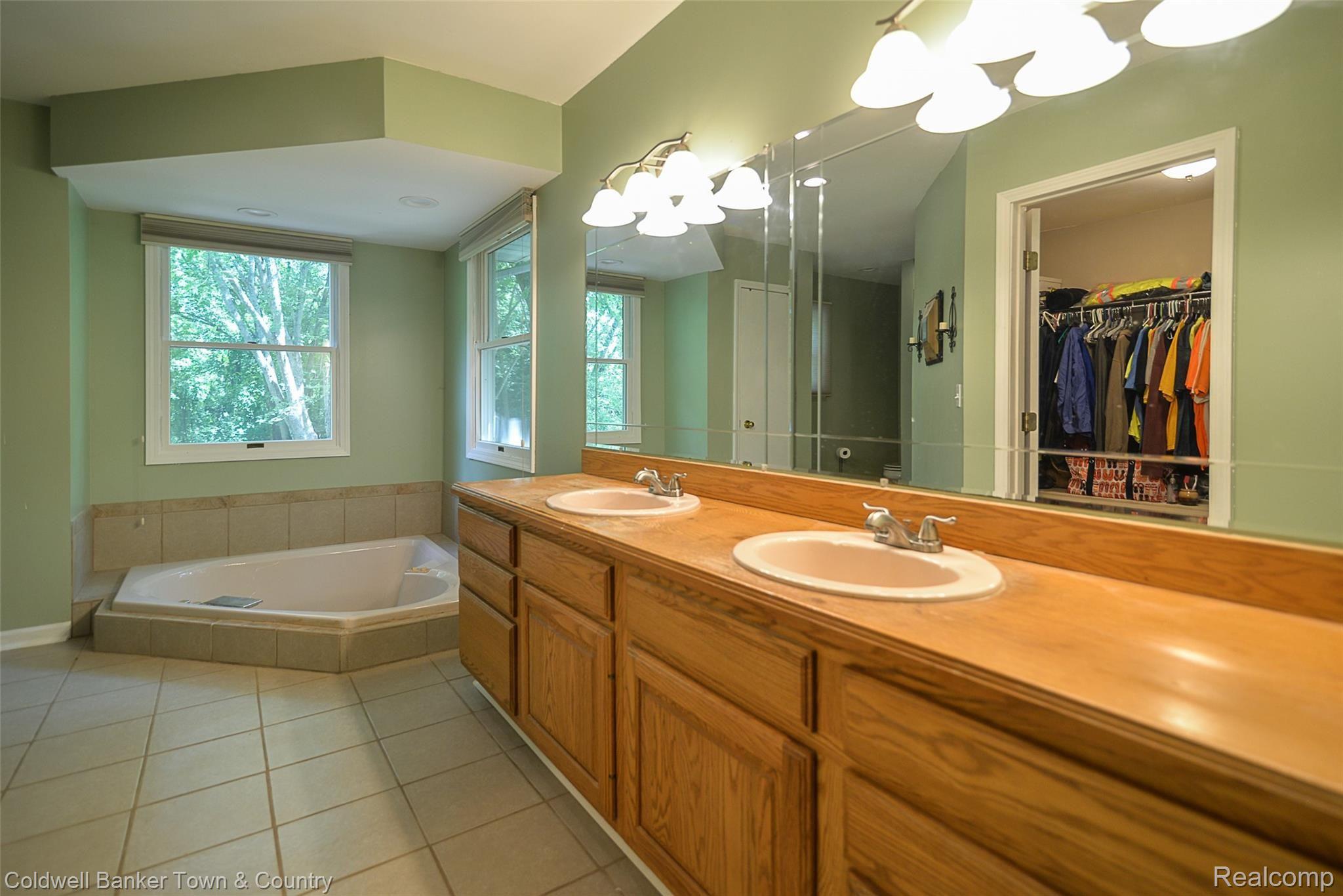 7807 Teahen Road Brighton, MI 48116 - Photo 26 of 42 DSC_3611.jpg