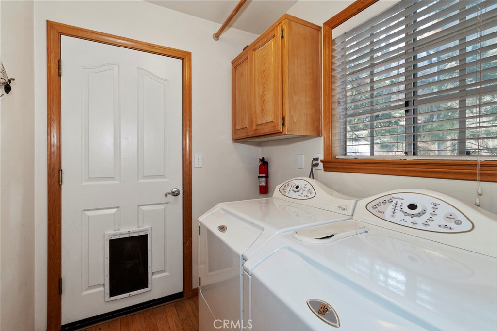 28223 North Bay Road Lake Arrowhead, CA 92352 - Photo 27 of 39 a utility room with dryer and washer