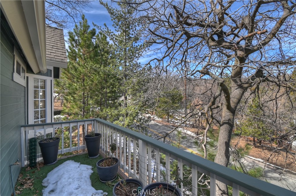 28223 North Bay Road Lake Arrowhead, CA 92352 - Photo 29 of 39 a view of a balcony with an outdoor space