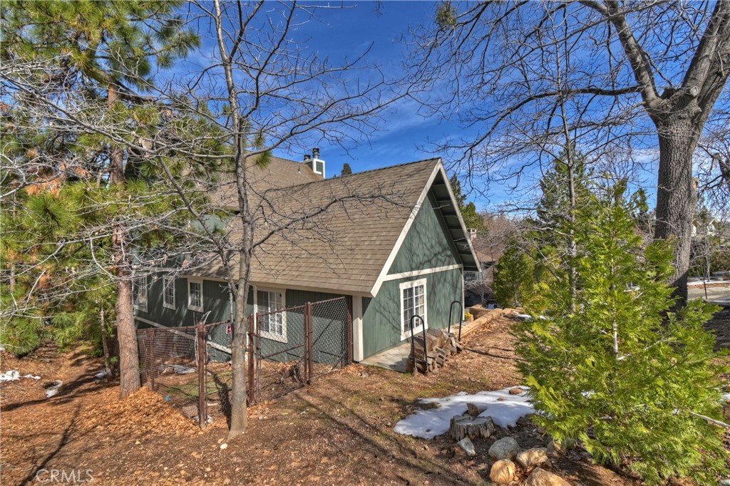 28223 North Bay Road Lake Arrowhead, CA 92352 - Photo 35 of 39 a house view with a outdoor space