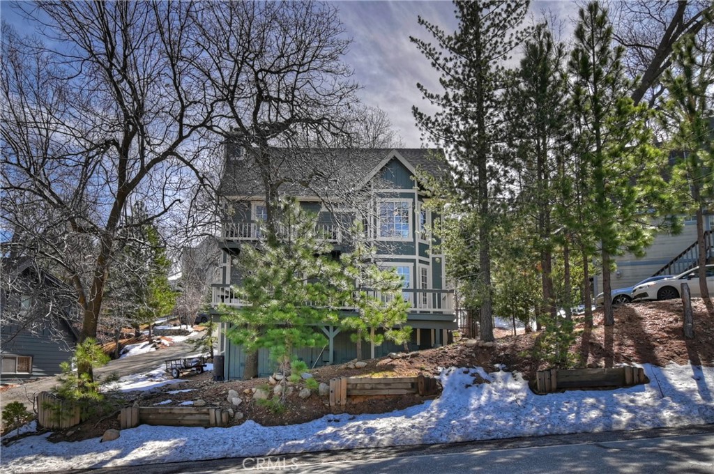 28223 North Bay Road Lake Arrowhead, CA 92352 - Photo 37 of 39 a front view of a house with garden