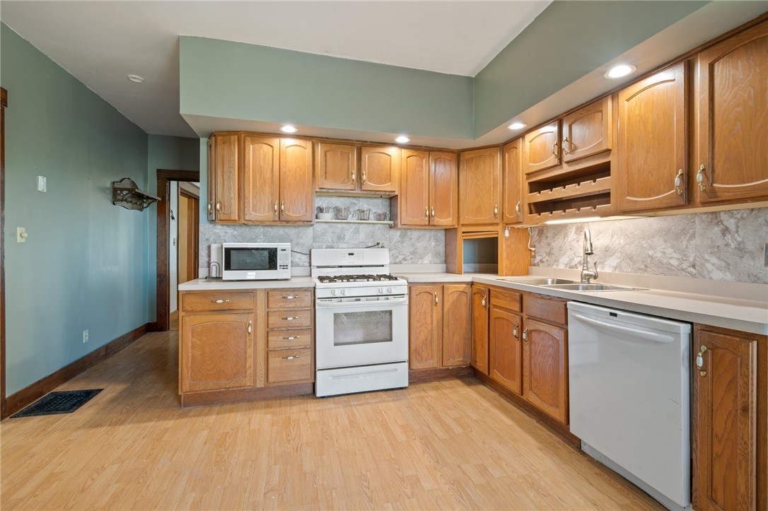 3247 Ridge Road Williamson, NY 14589 - Photo 10 of 19