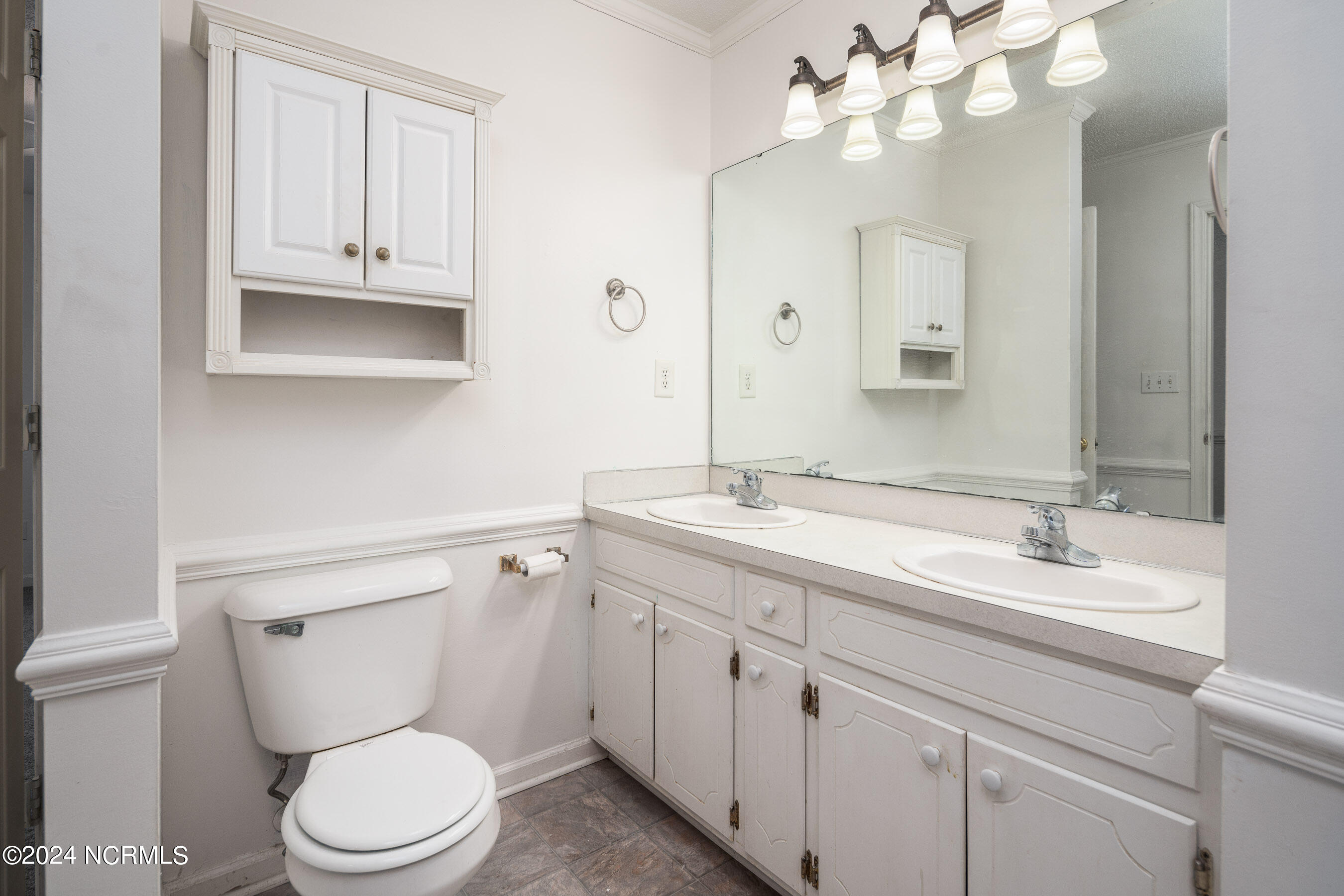 985 Spring Forest Road, Unit C6 Greenville, NC 27834 - Photo 18 of 26 20240117 MLS D_Parker 985 Spring Forest