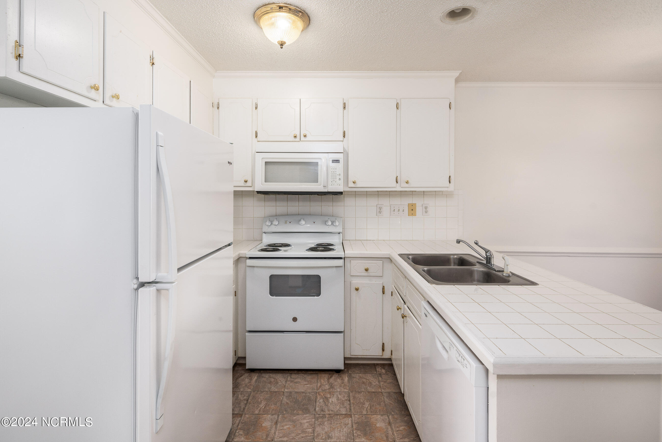 985 Spring Forest Road, Unit C6 Greenville, NC 27834 - Photo 10 of 26 20240117 MLS D_Parker 985 Spring Forest