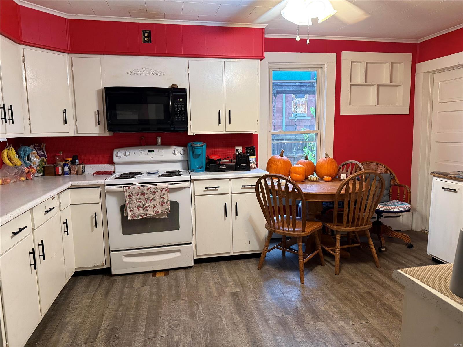 210 South 3rd Street Girard, IL 62640 - Photo 8 of 19