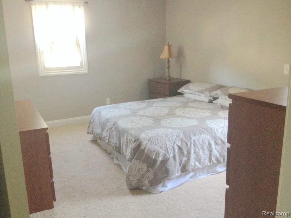 1378 West Fairview Lane Rochester, MI 48306 - Photo 10 of 25 IMG_1727.jpg