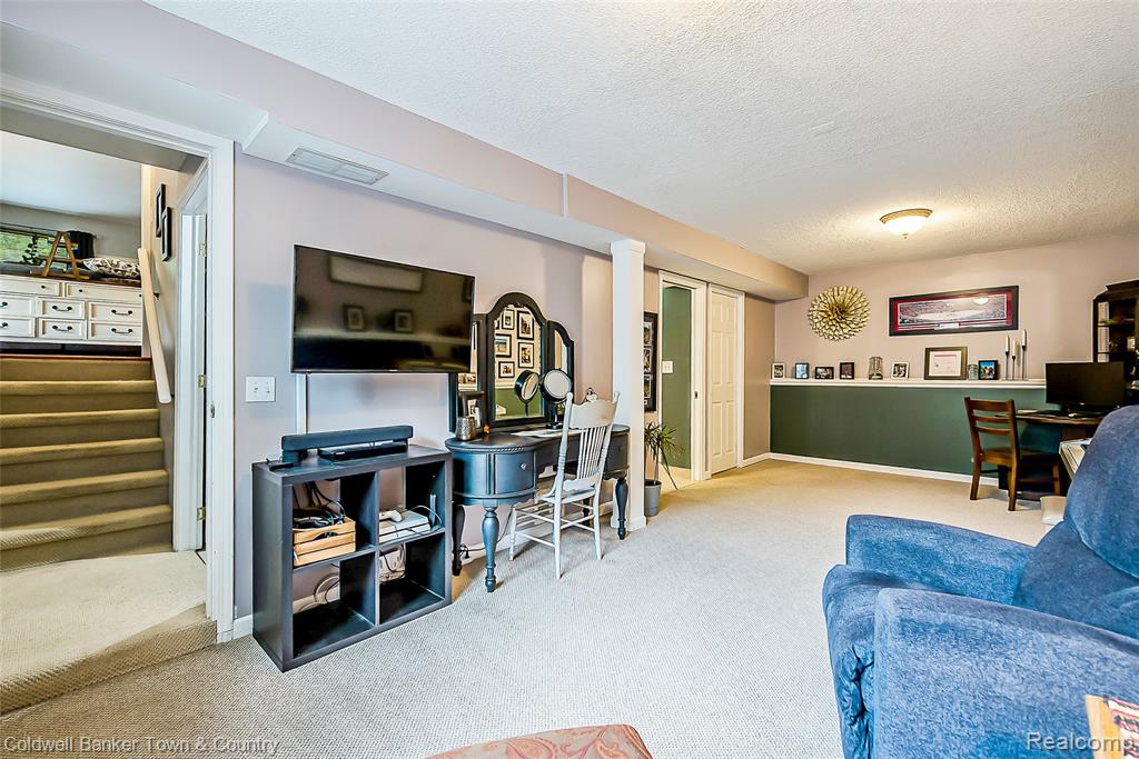 411 Springwell Lane Howell, MI 48843 - Photo 18 of 33