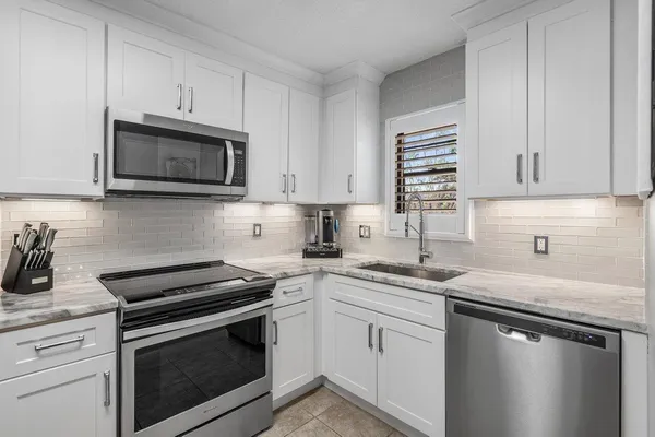 $2,000 | 2420 DC Country Club Boulevard, Unit 205D, Deerfield Beach, FL 33442