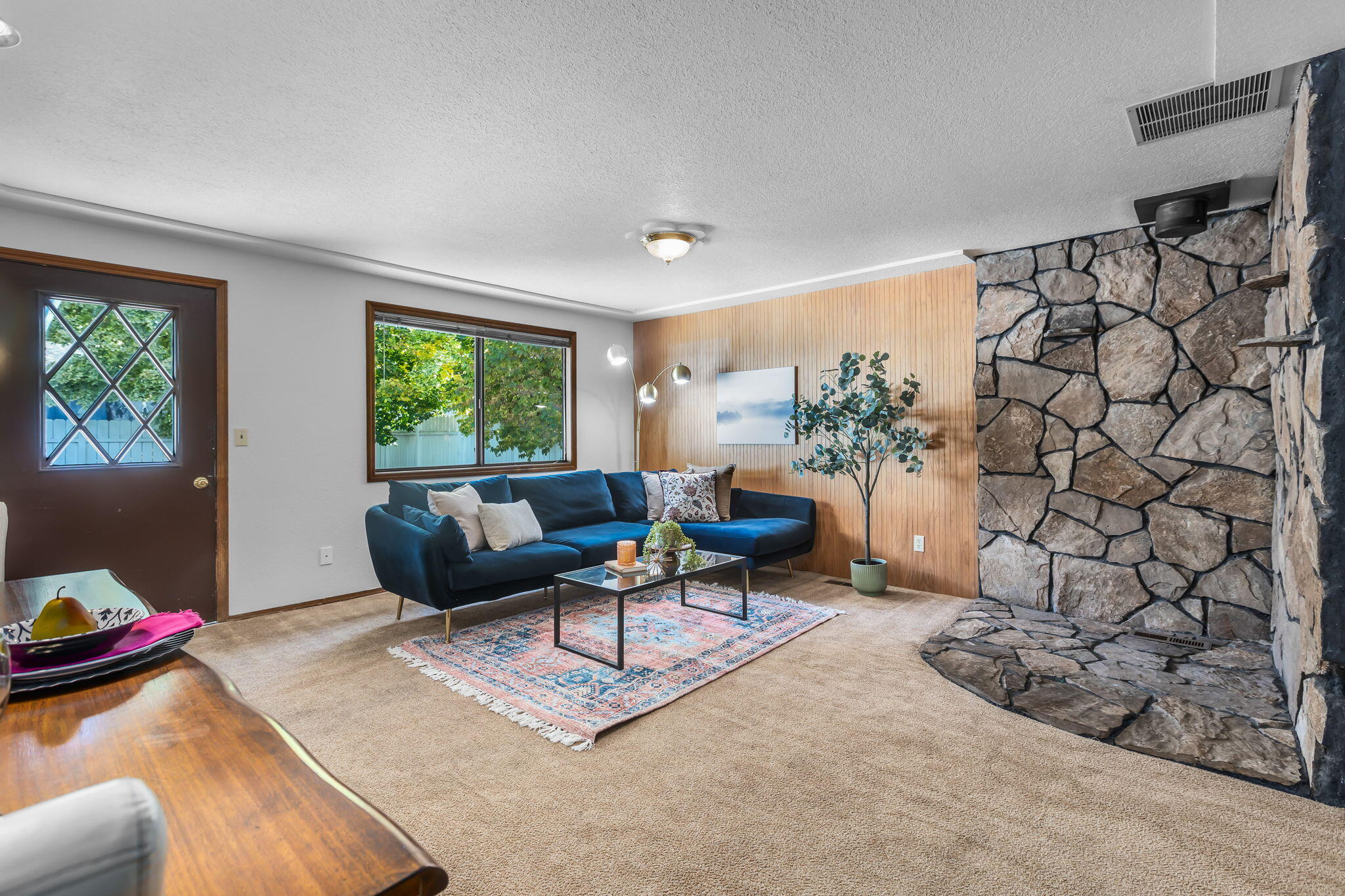 1728 Northeast Carson Way Bend, OR 97701 - Photo 25 of 33 Family room