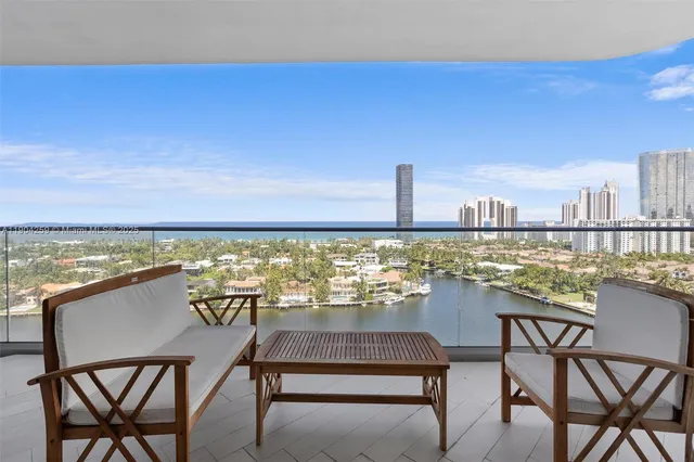 $5,500 | 19707 Turnberry Way, Unit 19H, Aventura, FL 33180