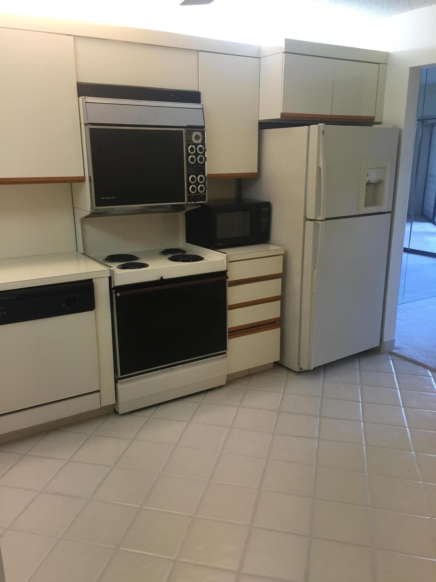5750 Camino Del Sol, Unit 303 Boca Raton, FL 33433 - Photo 2 of 13 kitchen 1