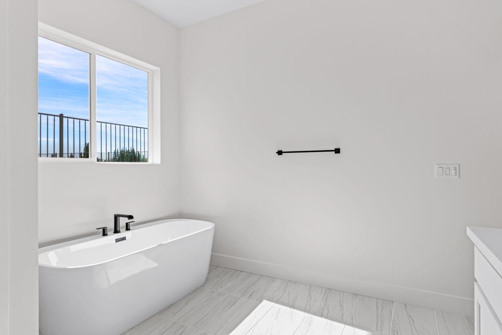 7058 Sheldon Rnch Drive Rancho Murieta, CA 95683 - Photo 25 of 26 a white bath tub sitting next to a white sink