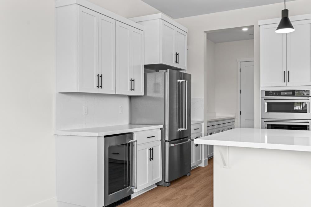 7058 Sheldon Rnch Drive Rancho Murieta, CA 95683 - Photo 7 of 26 a kitchen with stainless steel appliances a stove and a refrigerator